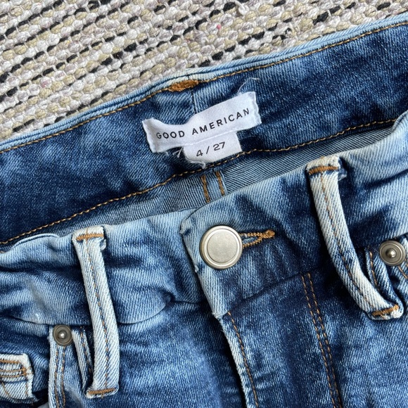 GOOD AMERICAN | Good Waist Crop | 4/27 | Super stretchy jeans - Picture 3 of 5